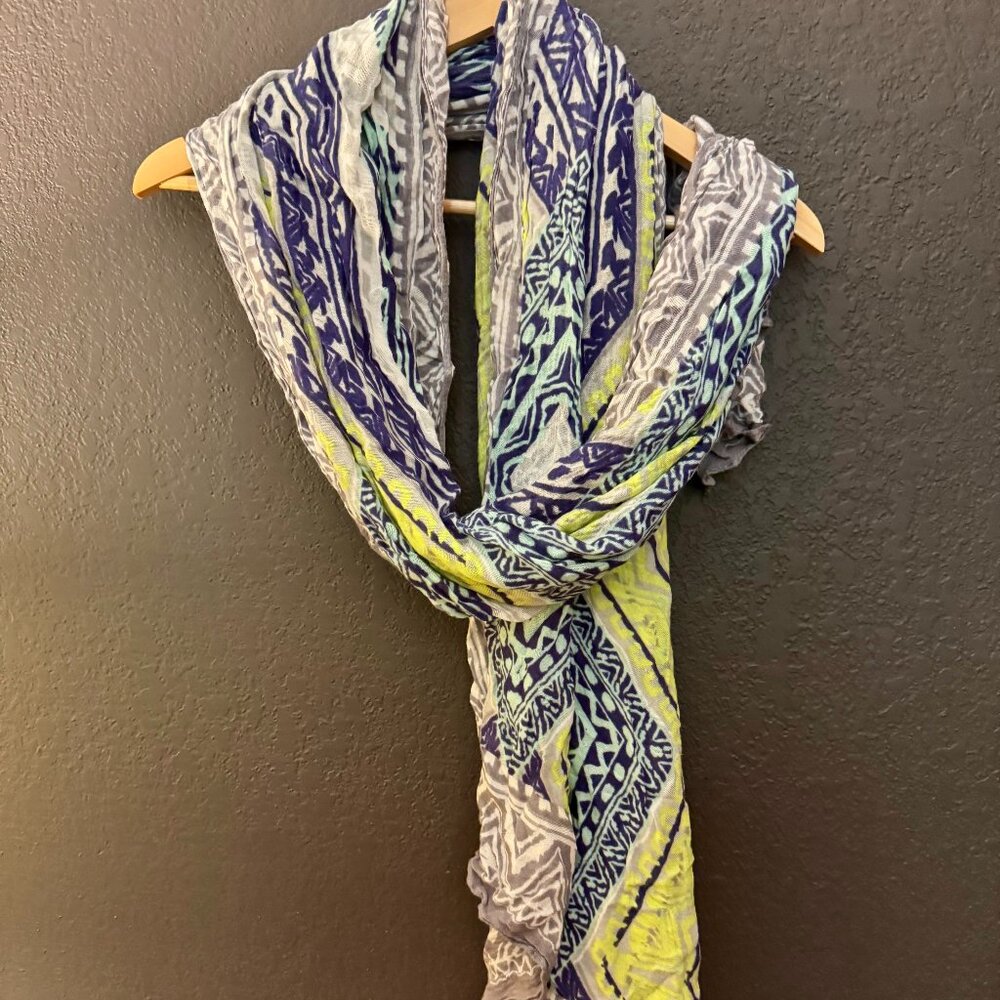 Stella & Dot Lightweight Geometric Scarf 38x76